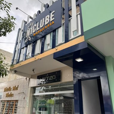 Fachada da N1 Clube Barbearia, em São José do Egito